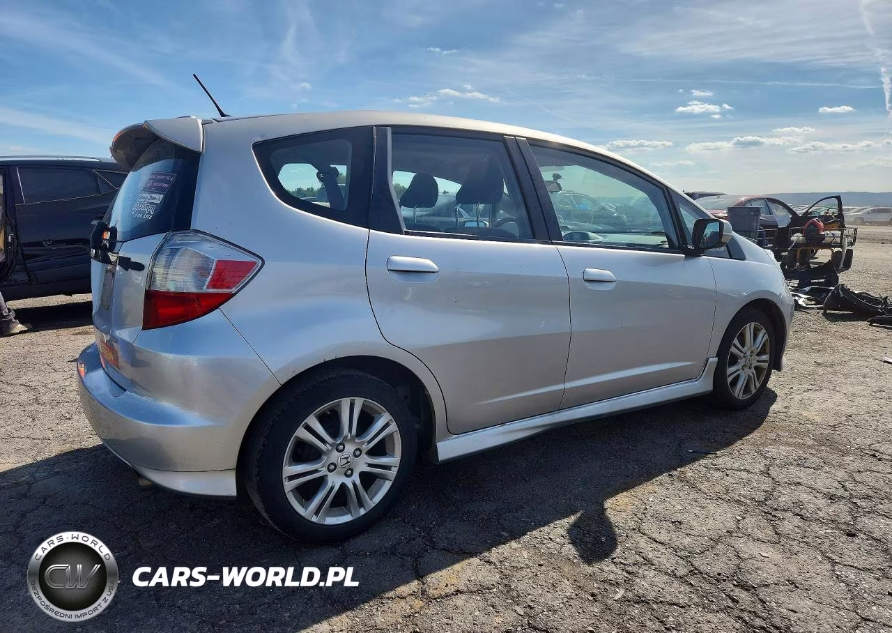 2011 Honda Fit Sport VIN:JHMGE8H59BC003168 - 3