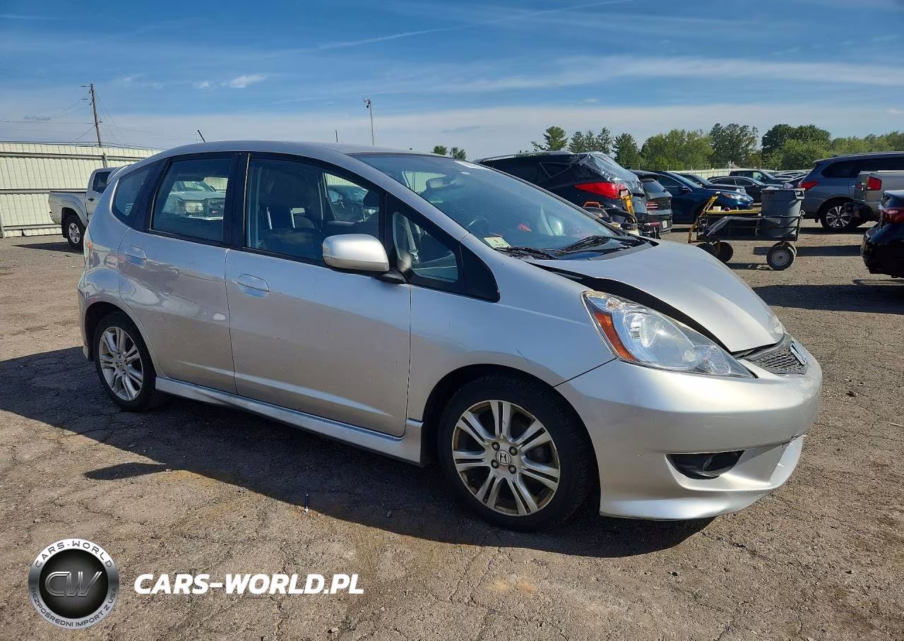 2011 Honda Fit Sport VIN:JHMGE8H59BC003168 - 4