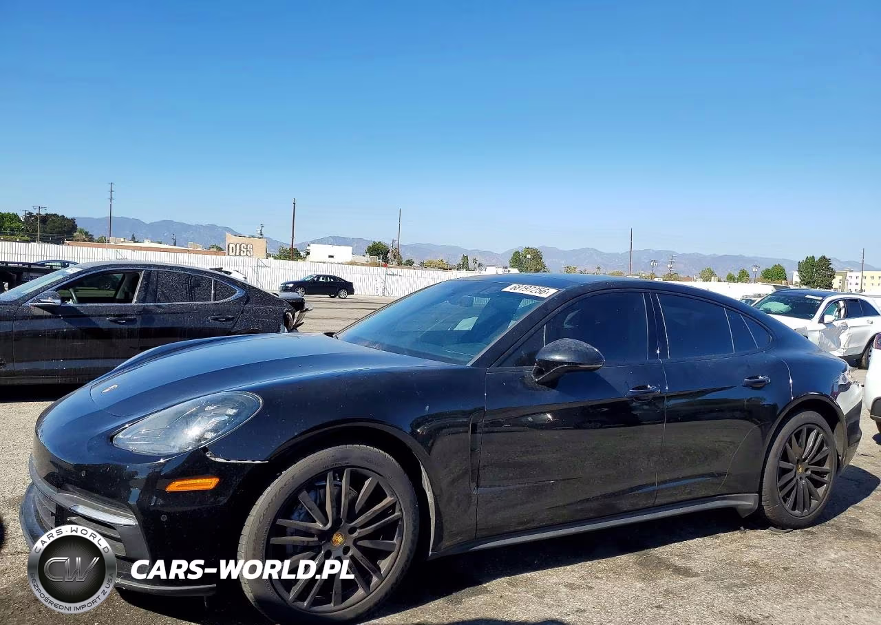 2017 Porsche Panamera 2