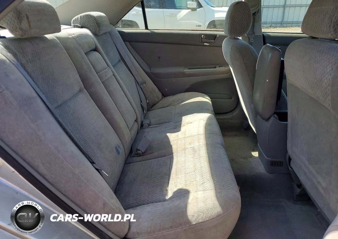 2002 Toyota Camry Le VIN:JTDBE32K020084608 - 10