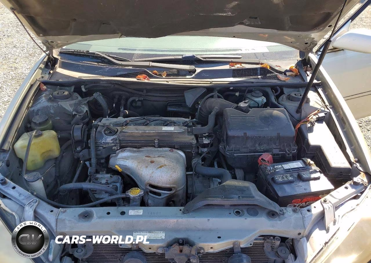 2002 Toyota Camry Le VIN:JTDBE32K020084608 - 11