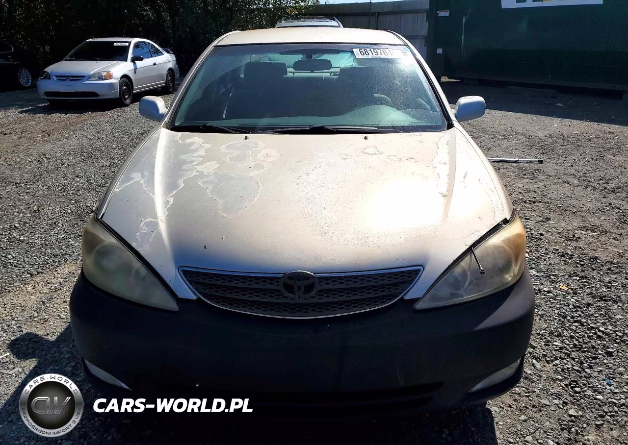 2002 Toyota Camry Le VIN:JTDBE32K020084608 - 5