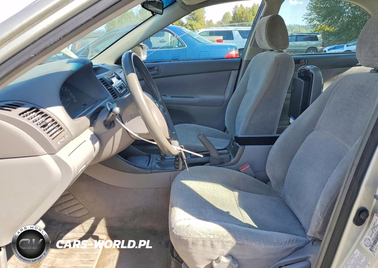2002 Toyota Camry Le VIN:JTDBE32K020084608 - 7