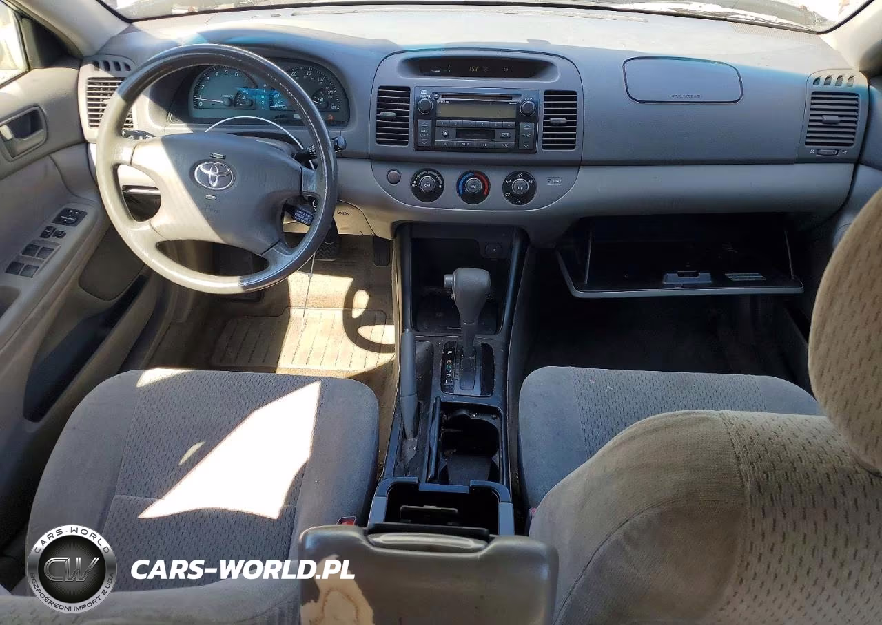 2002 Toyota Camry Le VIN:JTDBE32K020084608 - 8
