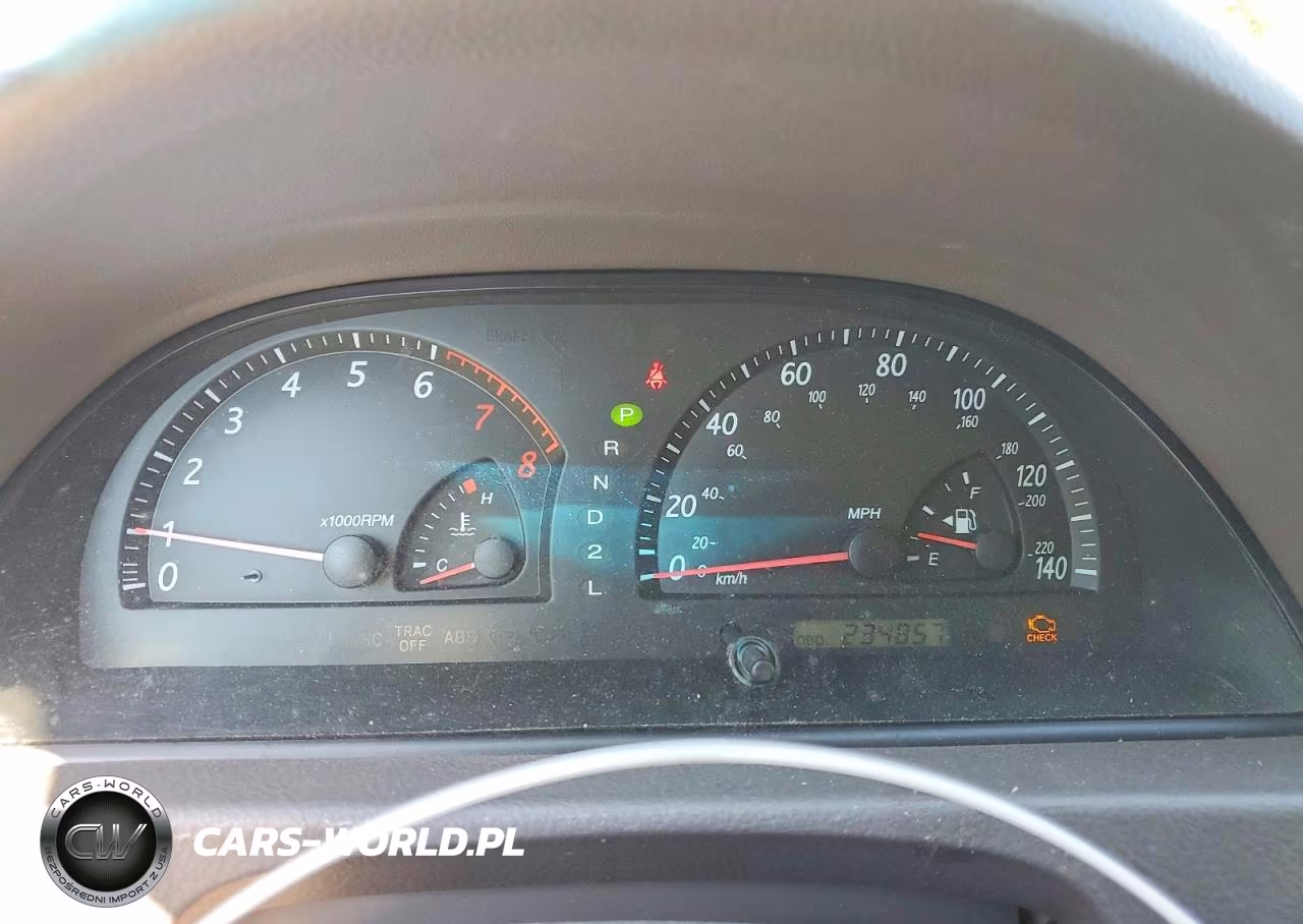 2002 Toyota Camry Le VIN:JTDBE32K020084608 - 9