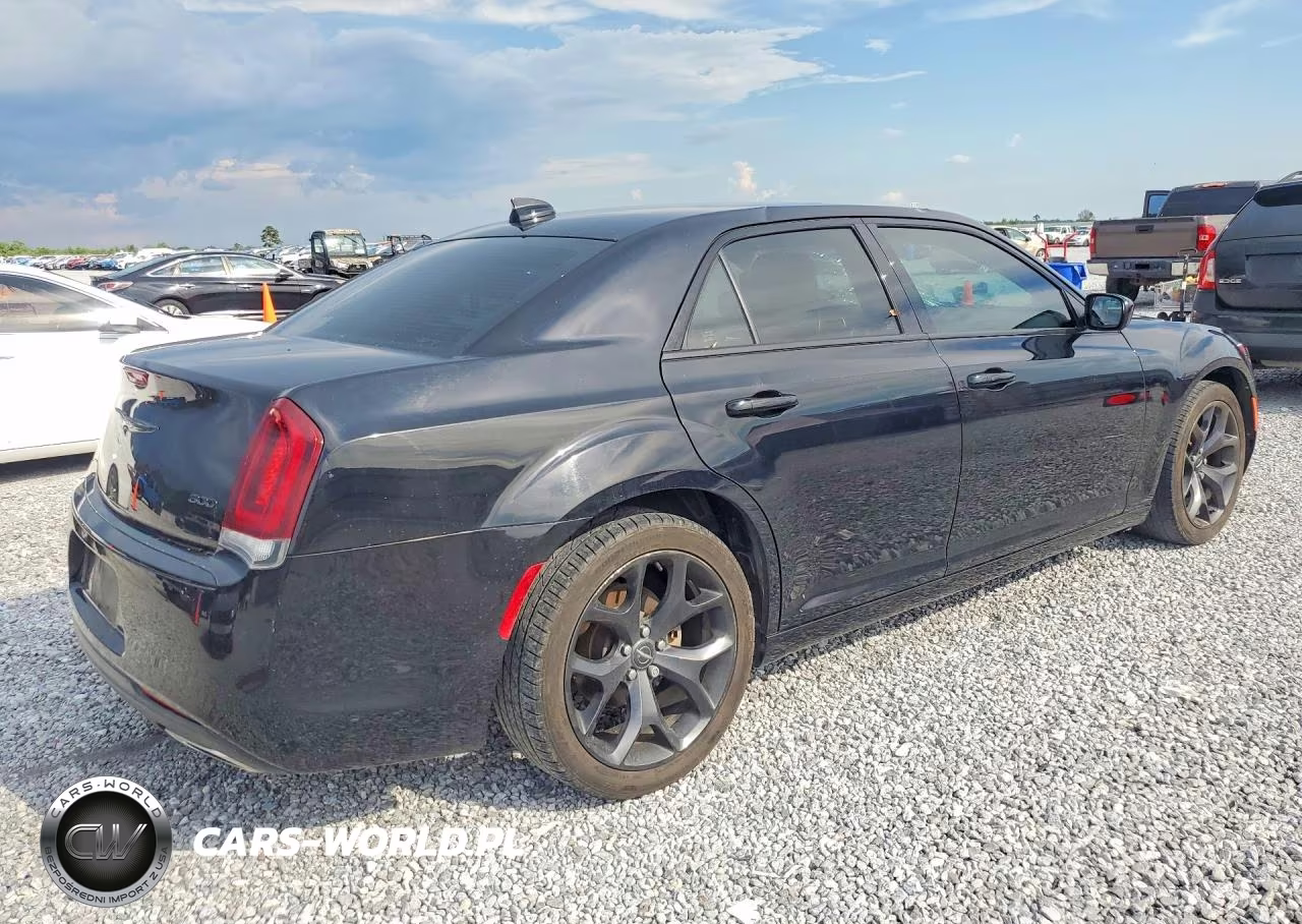 2021 Chrysler 300 Touring VIN:2C3CCAAG0MH595914 - 3