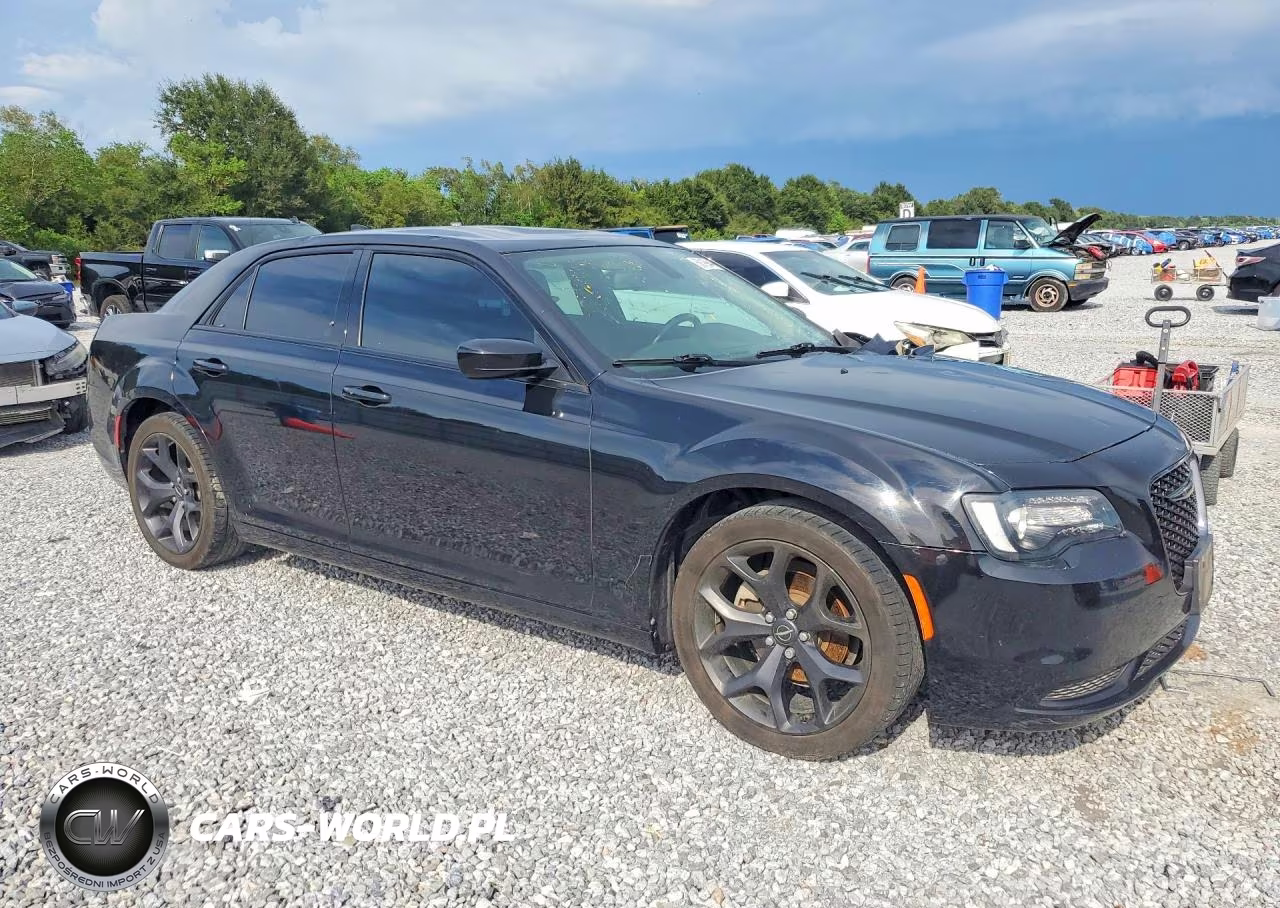 2021 Chrysler 300 Touring VIN:2C3CCAAG0MH595914 - 4