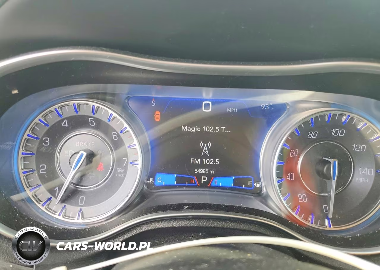2021 Chrysler 300 Touring VIN:2C3CCAAG0MH595914 - 9