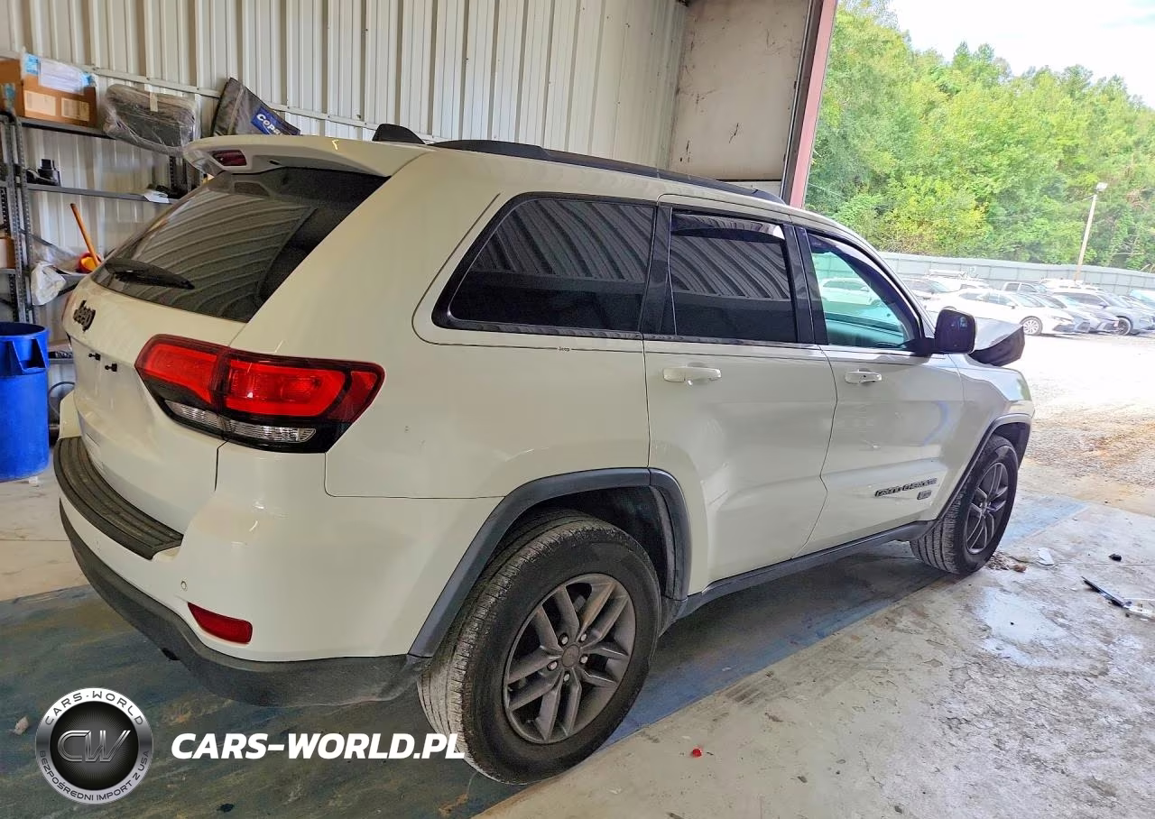 2016 Jeep Grand Cherokee Laredo VIN:1C4RJEAG8GC482688 - 3