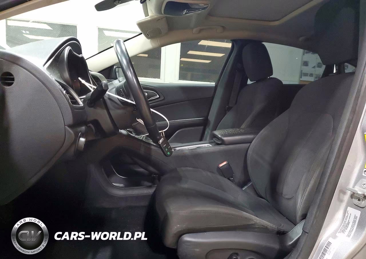 2015 Chrysler 200 Limited VIN:1C3CCCABXFN637144 - 7