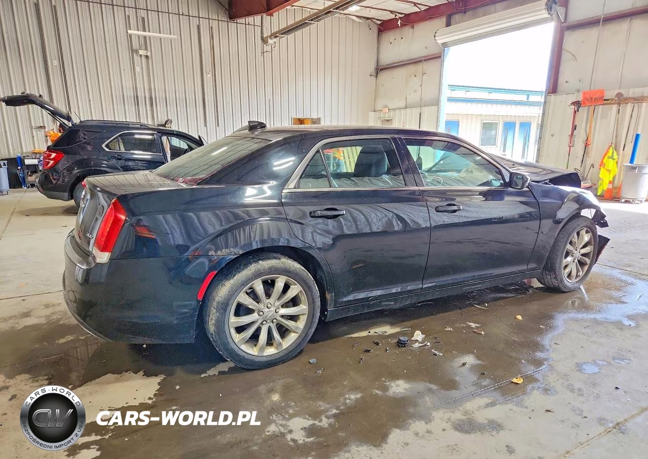2016 Chrysler 300 Limited VIN:2C3CCARGXGH305199 - 3