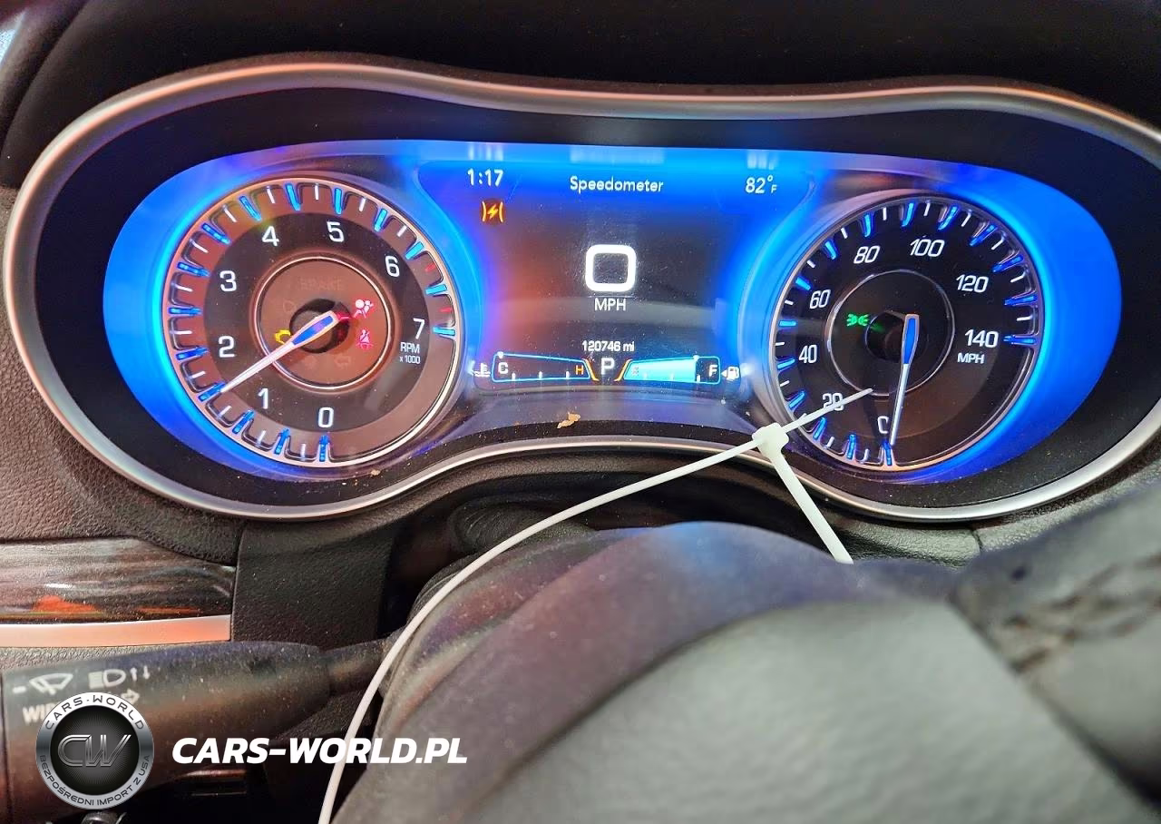 2016 Chrysler 300 Limited VIN:2C3CCARGXGH305199 - 9