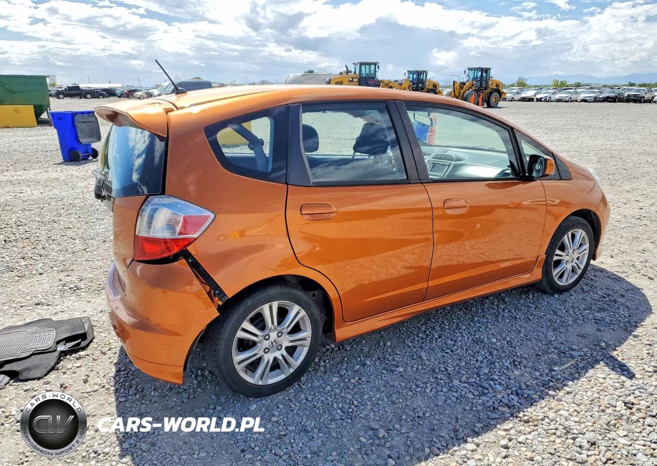 2011 Honda Fit Sport VIN:JHMGE8H64BS010012 - 3