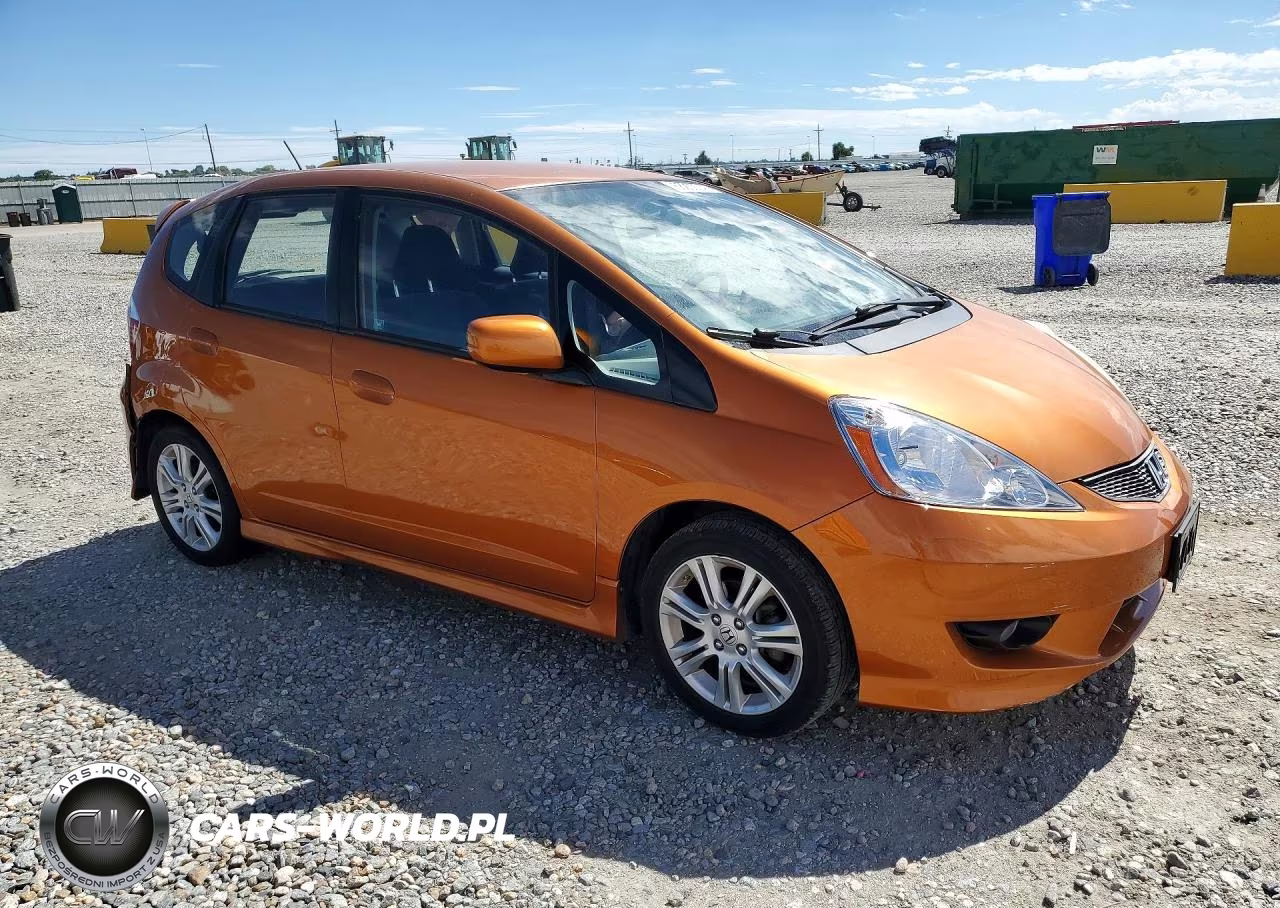 2011 Honda Fit Sport VIN:JHMGE8H64BS010012 - 4