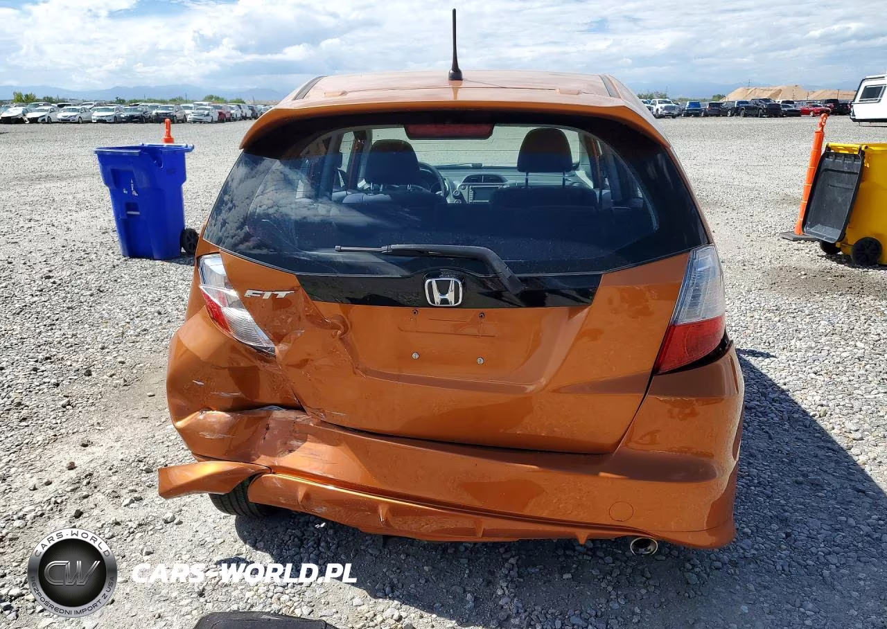 2011 Honda Fit Sport VIN:JHMGE8H64BS010012 - 6