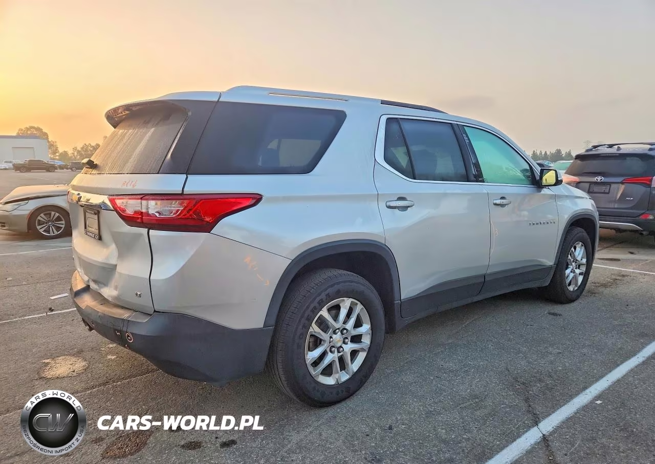 2018 Chevrolet Traverse Lt VIN:1GNERGKW9JJ255562 - 3