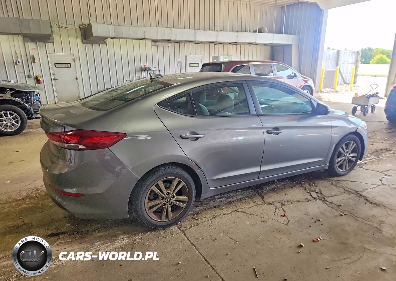 2018 Hyundai Elantra Sel VIN:5NPD84LF4JH296100 - 3