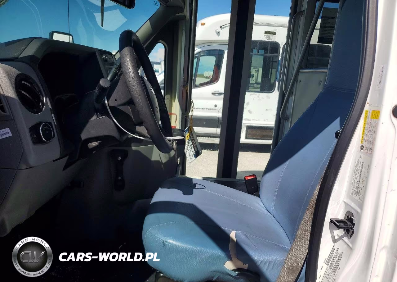 2021 Ford Econoline E350 Super Duty Cutaway Van VIN:1FDEE3FN0MDC10829 - 7