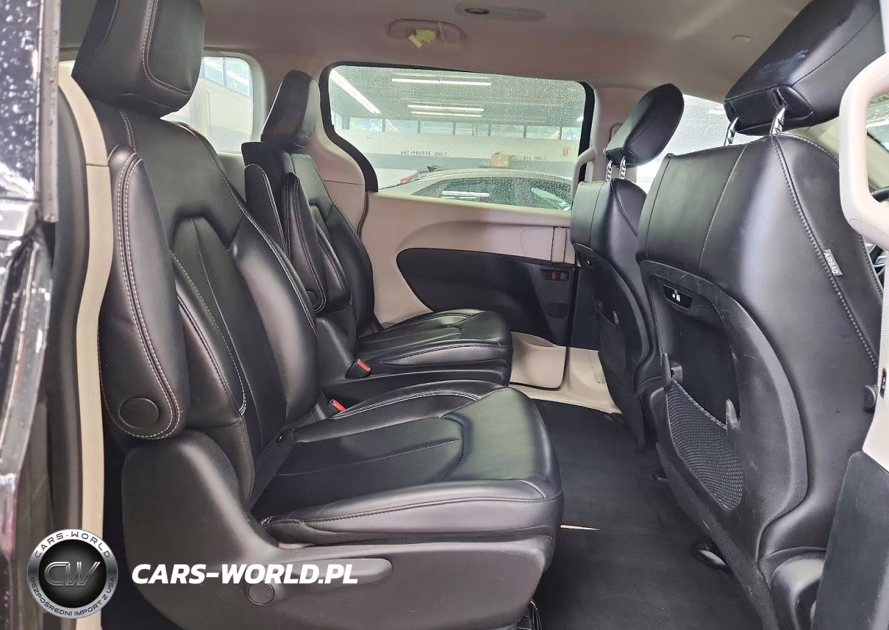 2023 Chrysler Pacifica Hybrid Touring L VIN:2C4RC1L78PR631334 - 11