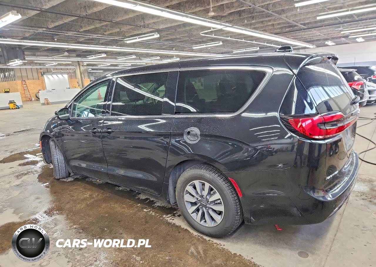 2023 Chrysler Pacifica Hybrid Touring L VIN:2C4RC1L78PR631334 - 2