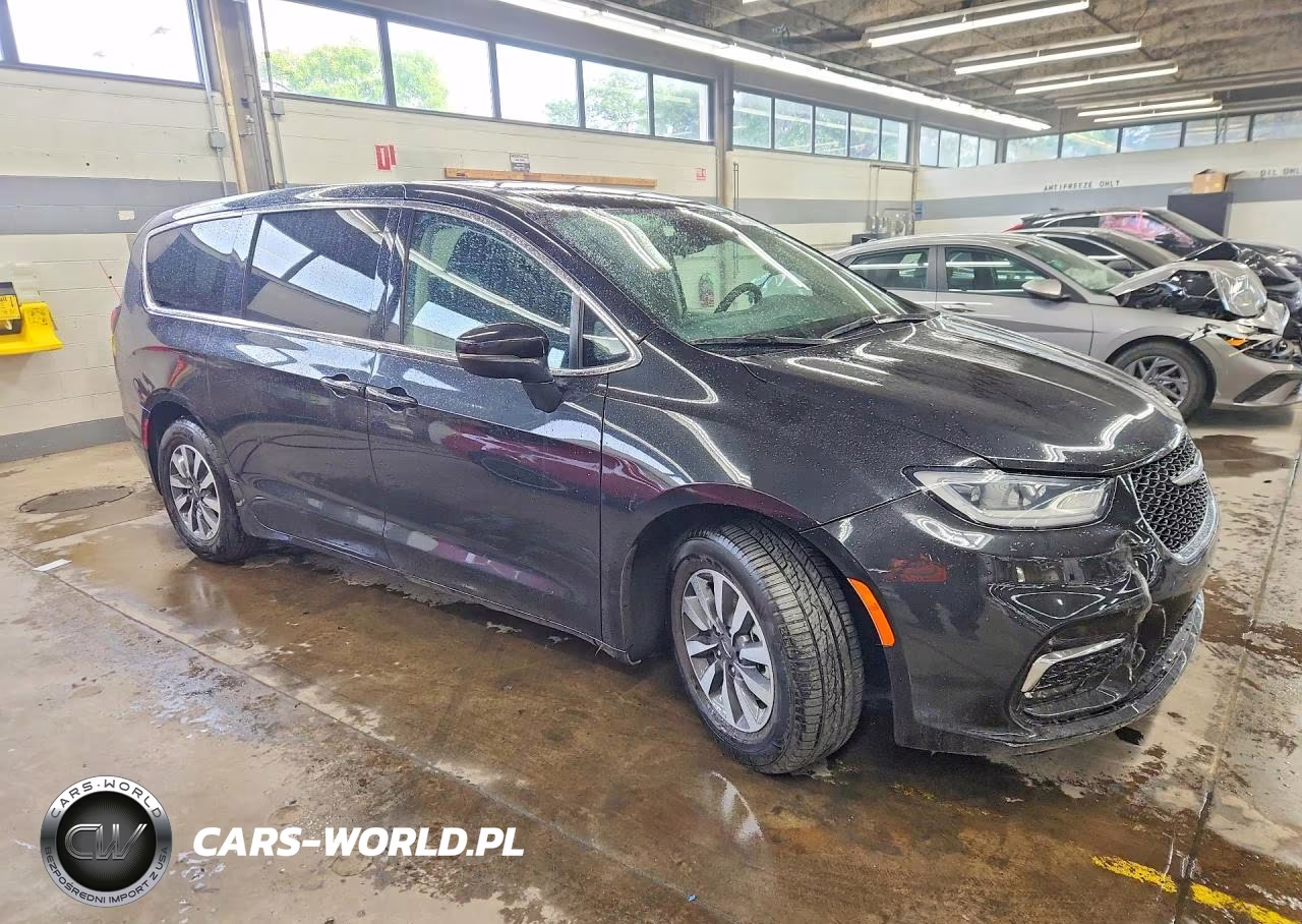 2023 Chrysler Pacifica Hybrid Touring L VIN:2C4RC1L78PR631334 - 4