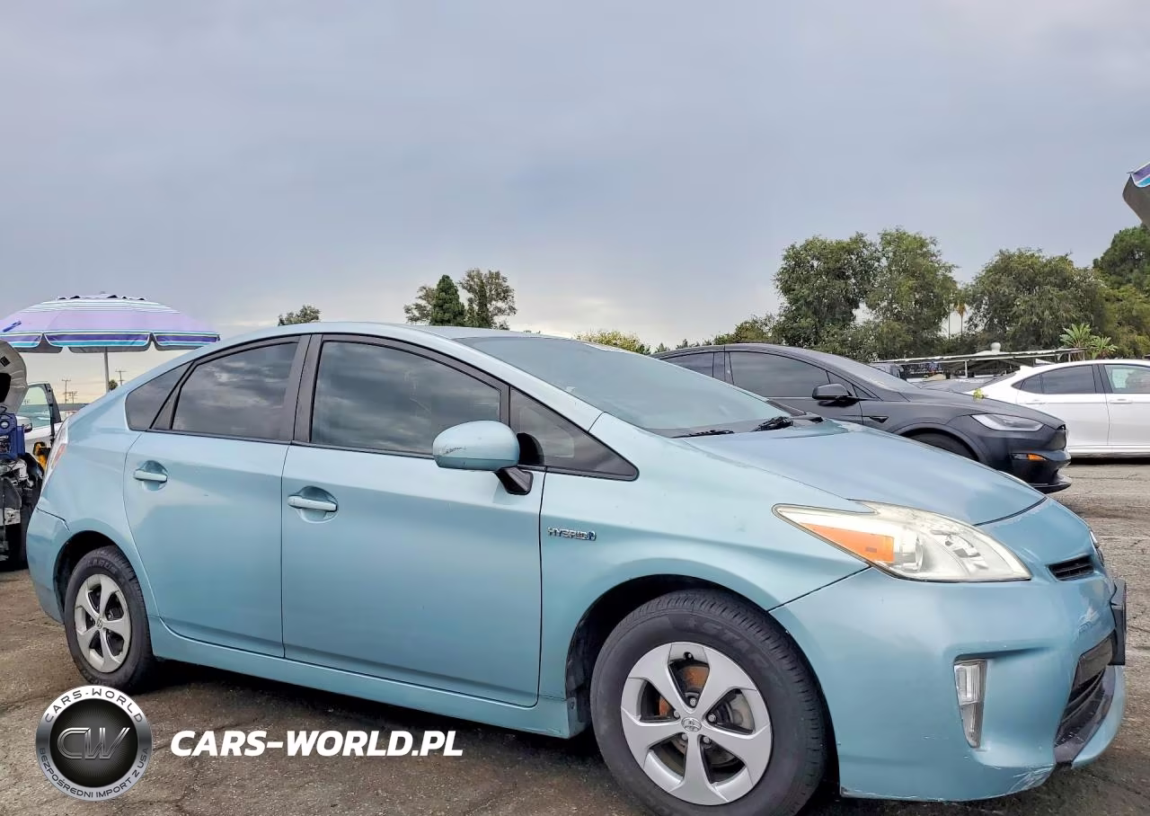 2012 Toyota Prius Three VIN:JTDKN3DU0C1515815 - 4