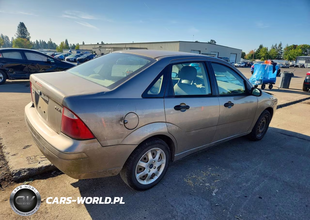 2005 Ford Focus Zx4 VIN:1FAFP34N05W258218 - 3