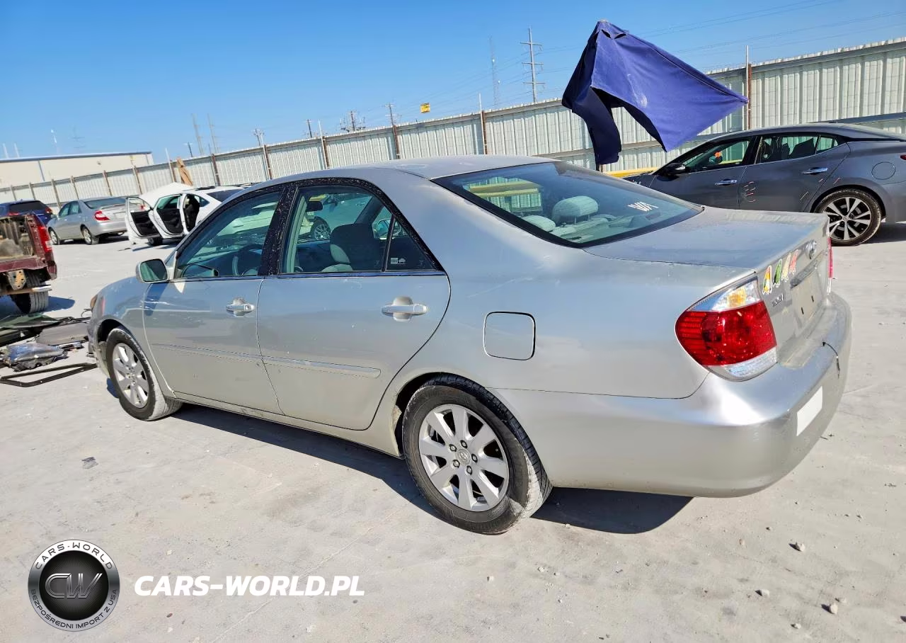 2005 Toyota Camry Le VIN:4T1BE32KX5U415493 - 2