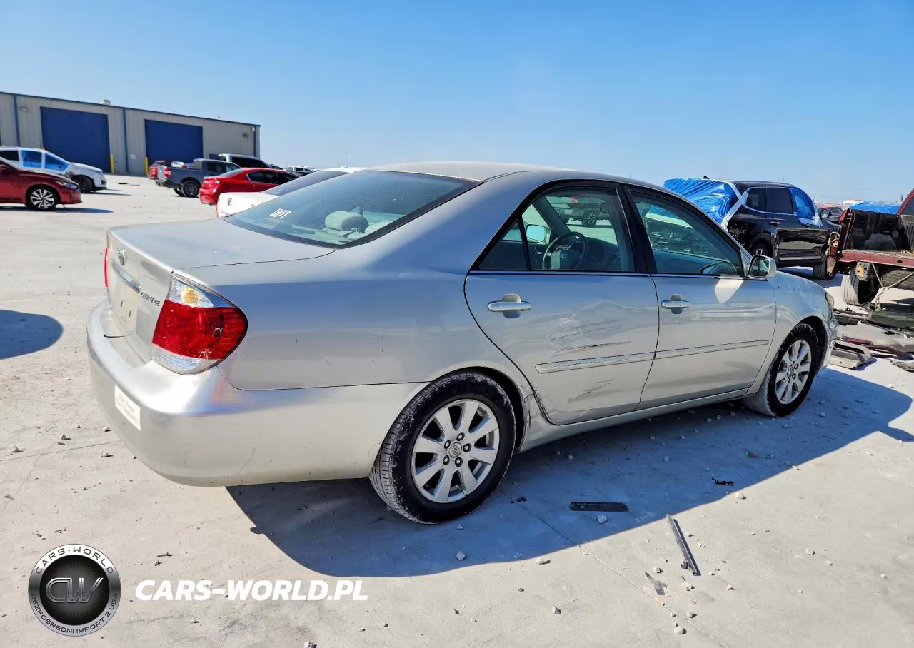 2005 Toyota Camry Le VIN:4T1BE32KX5U415493 - 3
