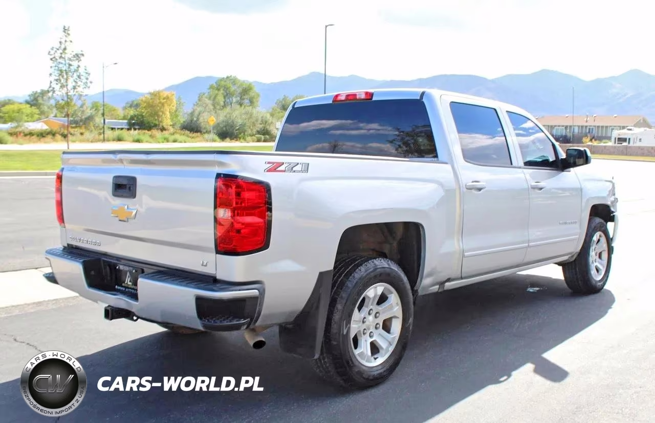2018 Chevrolet Silverado 1500 2Lt VIN:3GCUKREC7JG615161 - 3
