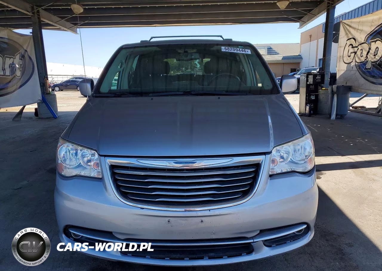 2016 Chrysler Town & Country Touring VIN:2C4RC1BG7GR157376 - 5