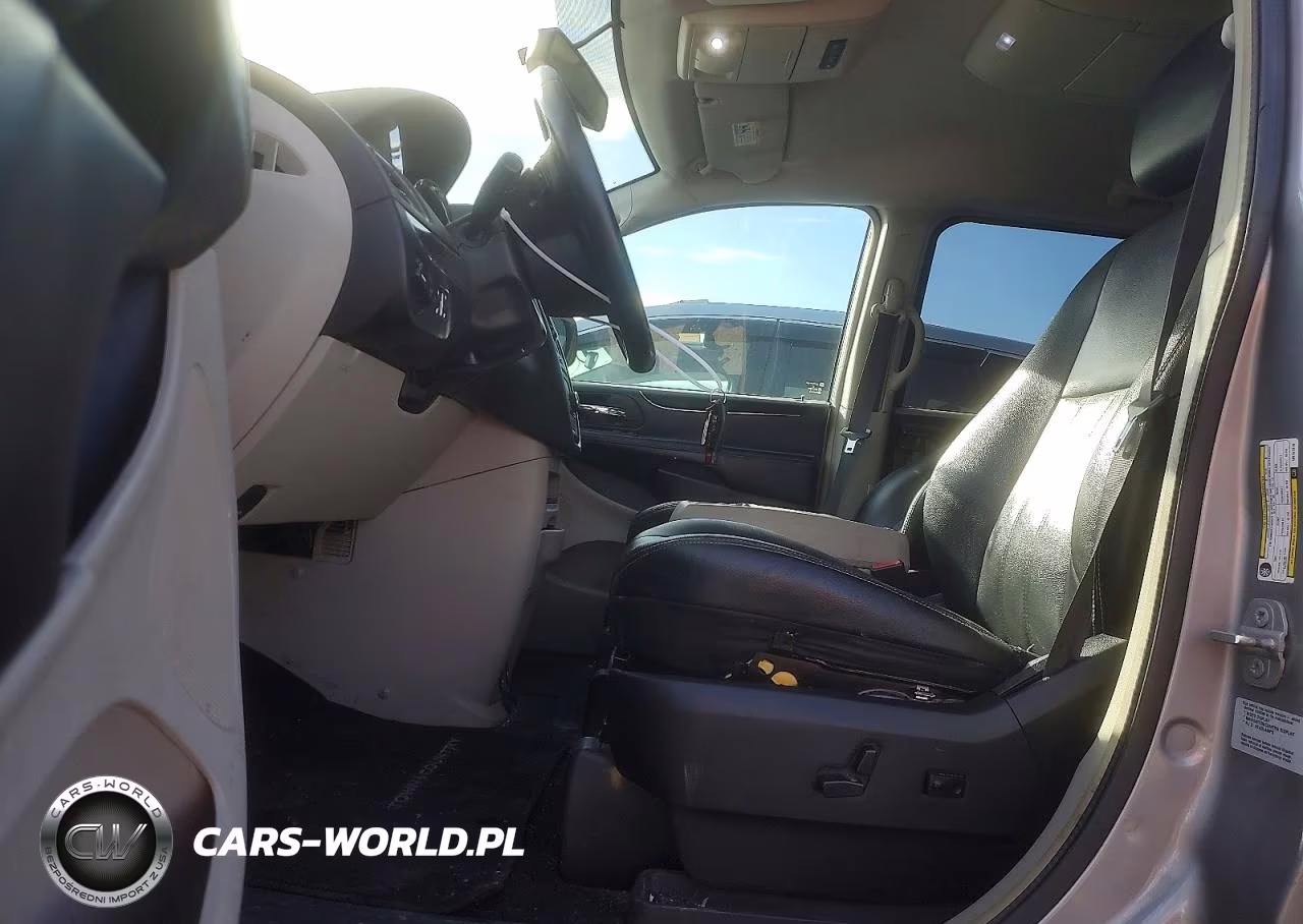 2016 Chrysler Town & Country Touring VIN:2C4RC1BG7GR157376 - 7