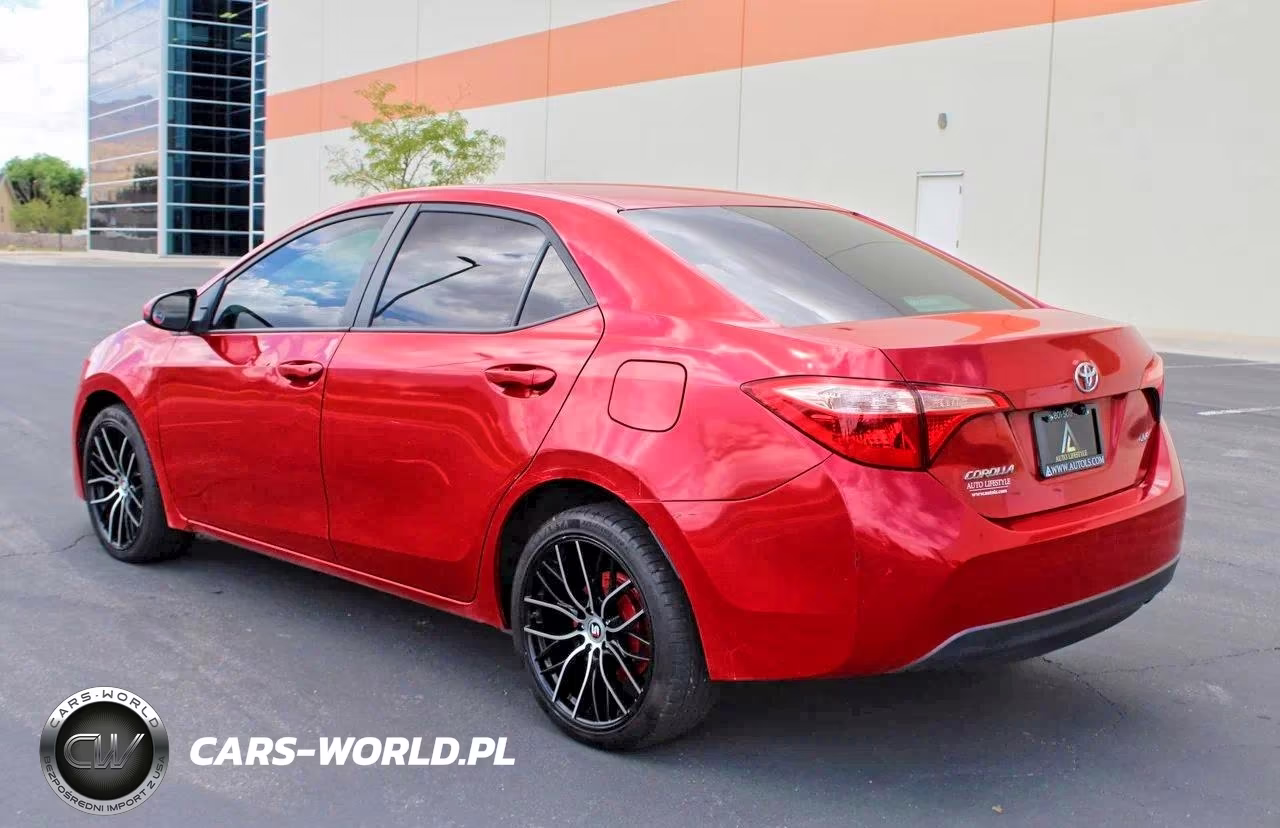 2018 Toyota Corolla Le VIN:5YFBURHE7JP815952 - 4