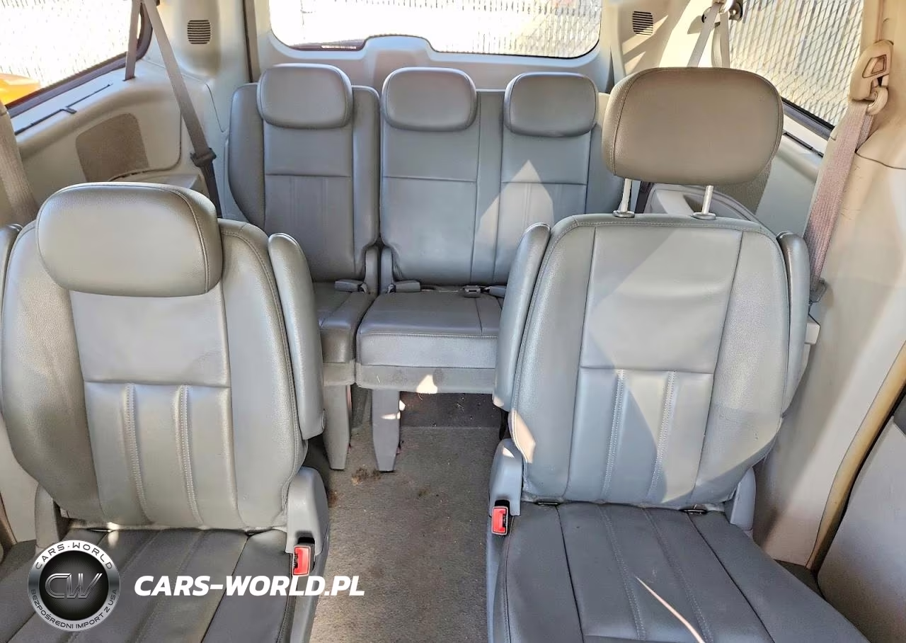 2010 Chrysler Town & Country Touring VIN:2A4RR5D16AR188960 - 10
