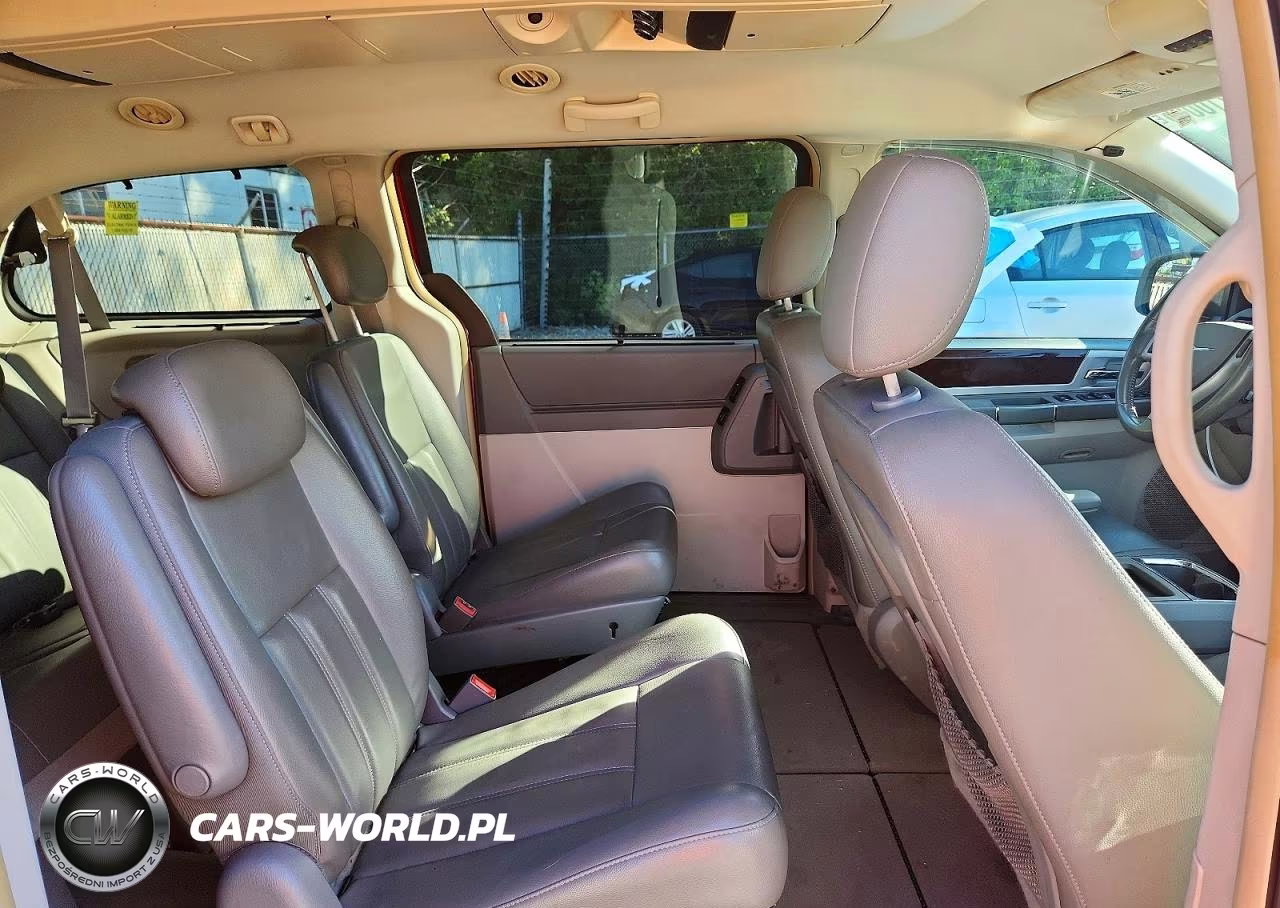 2010 Chrysler Town & Country Touring VIN:2A4RR5D16AR188960 - 11
