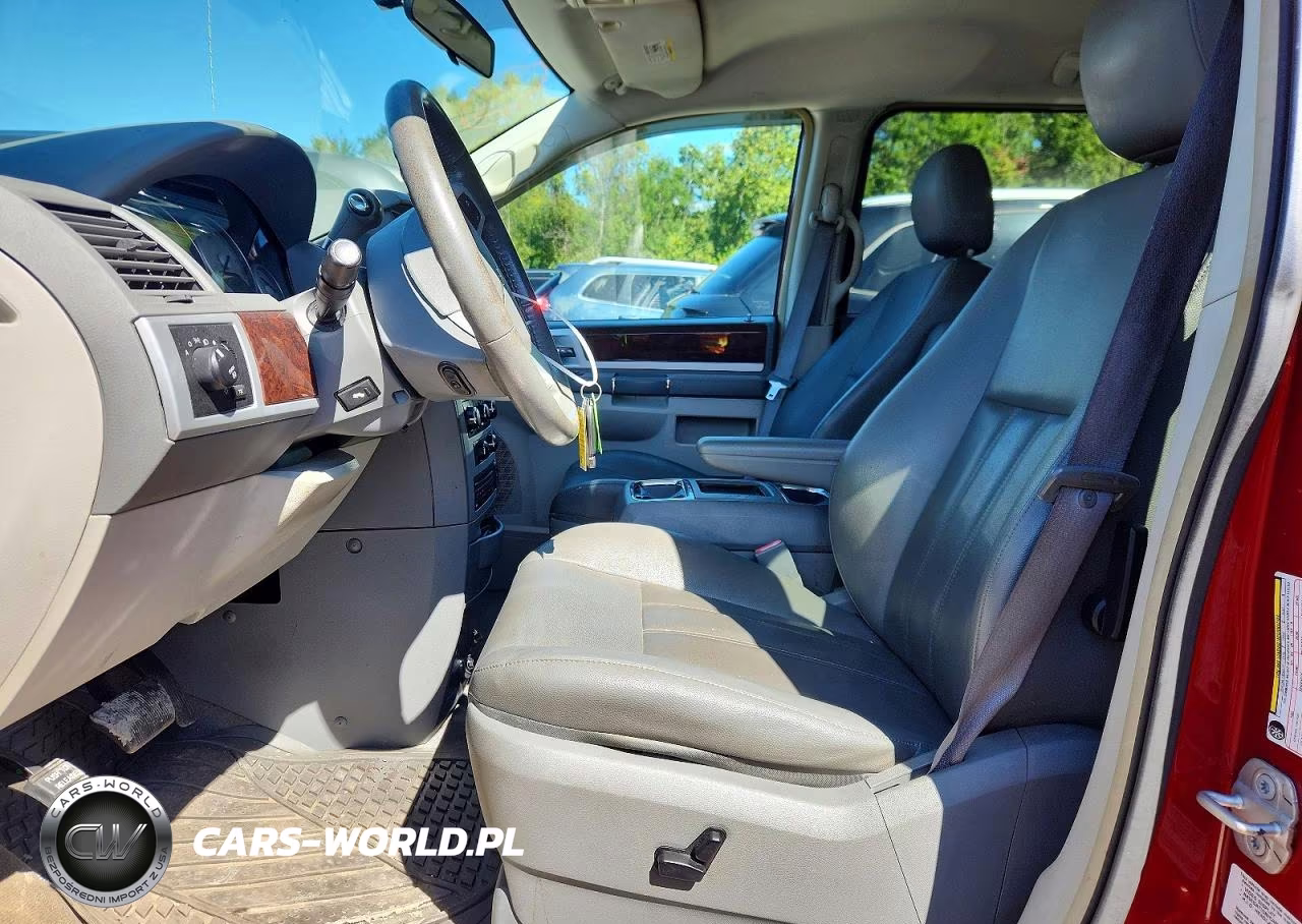 2010 Chrysler Town & Country Touring VIN:2A4RR5D16AR188960 - 7