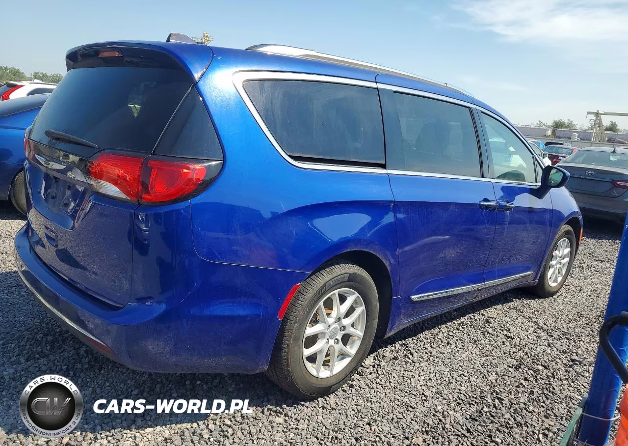 2020 Chrysler Pacifica Touring L VIN:2C4RC1BG7LR149899 - 3