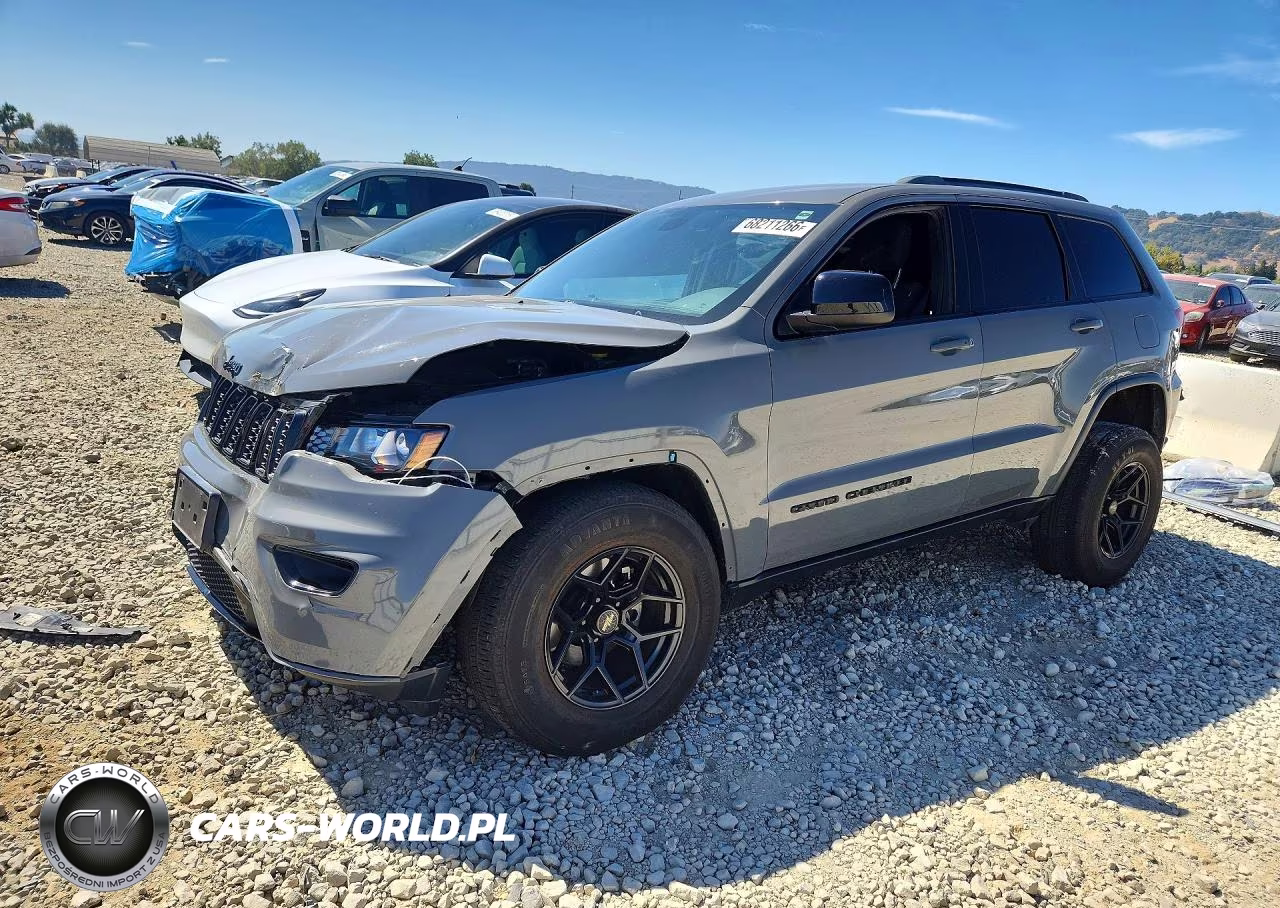 2019 Jeep Grand Cherokee Laredo VIN:1C4RJFAG0KC742595 - 1