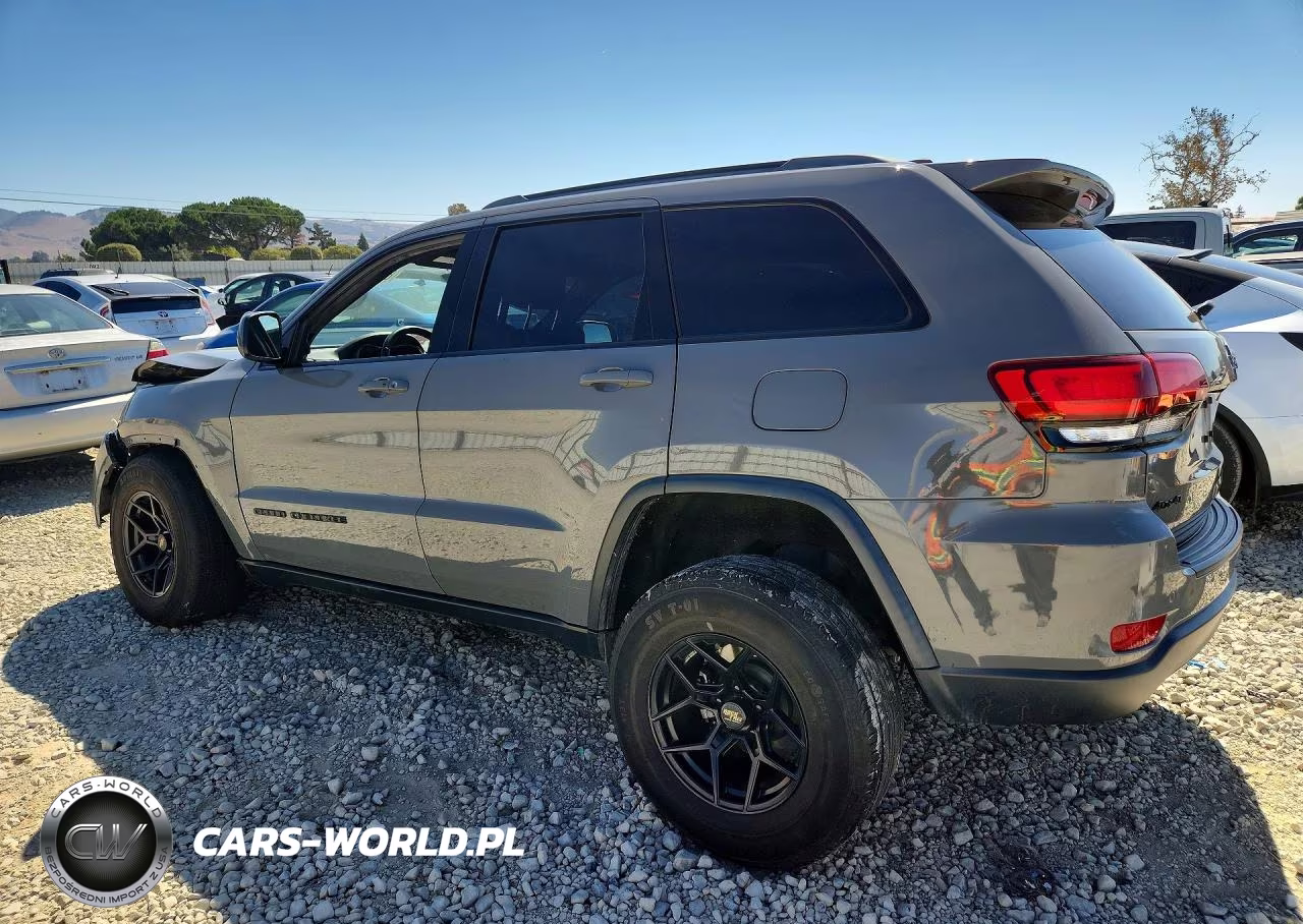 2019 Jeep Grand Cherokee Laredo VIN:1C4RJFAG0KC742595 - 2