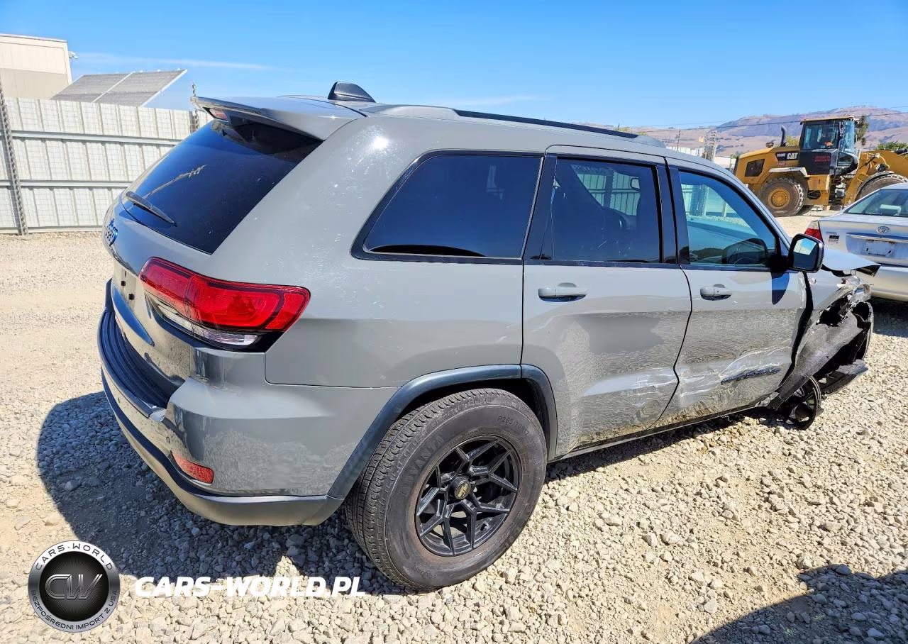 2019 Jeep Grand Cherokee Laredo VIN:1C4RJFAG0KC742595 - 3