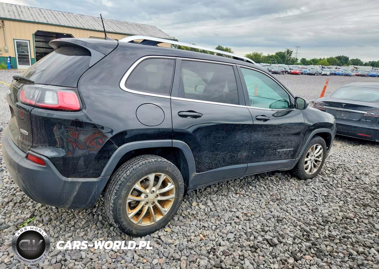 2019 Jeep Cherokee Latitude VIN:1C4PJLCB2KD148091 - 3