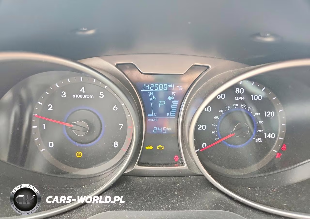 2017 Hyundai Veloster Base VIN:KMHTC6AD2HU309218 - 9