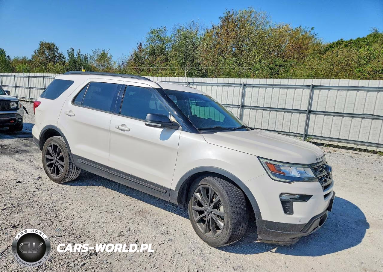 2018 Ford Explorer Xlt VIN:1FM5K7D80JGC51811 - 4