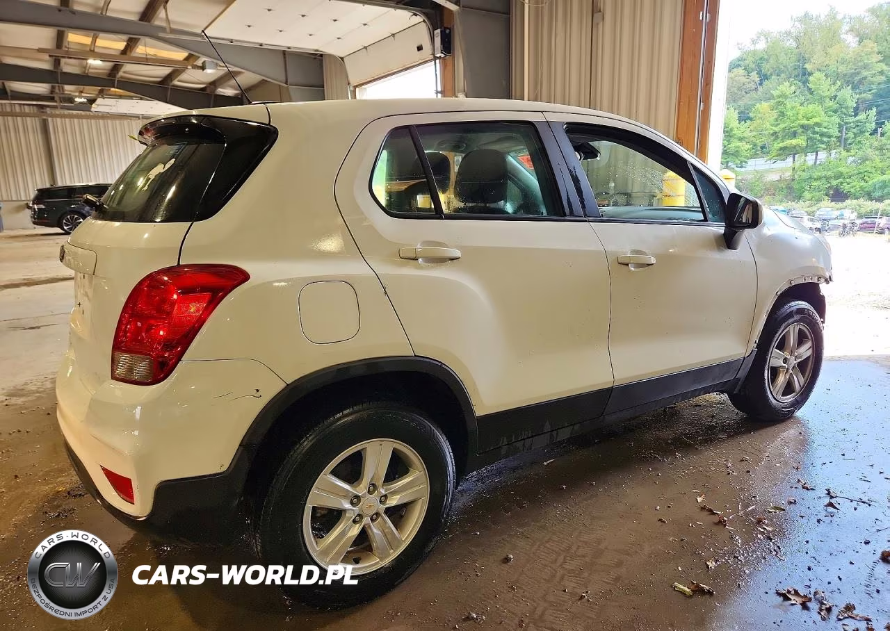 2018 Chevrolet Trax Ls VIN:KL7CJNSB7JB732862 - 3
