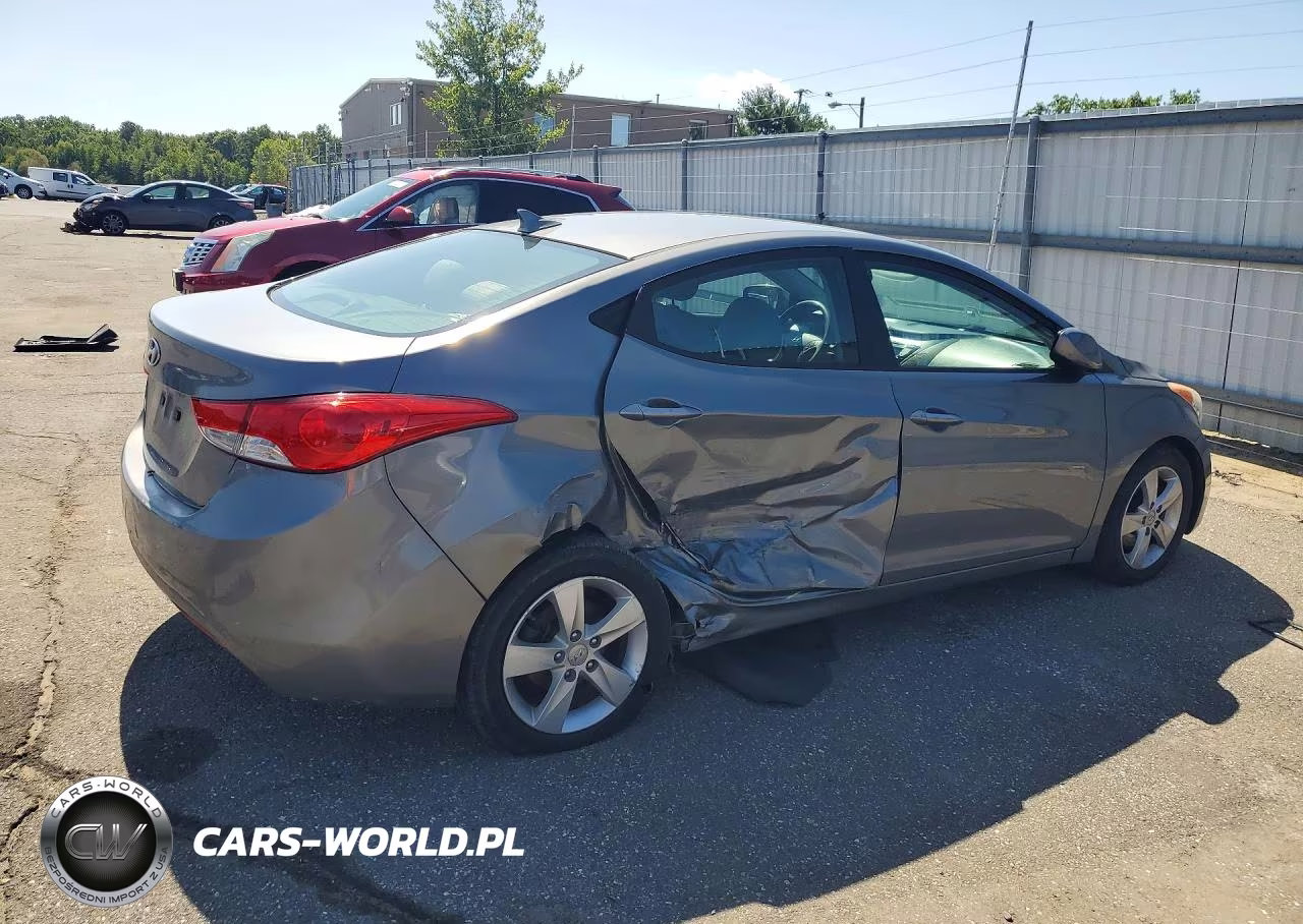 2013 Hyundai Elantra Gls VIN:5NPDH4AE5DH391070 - 3