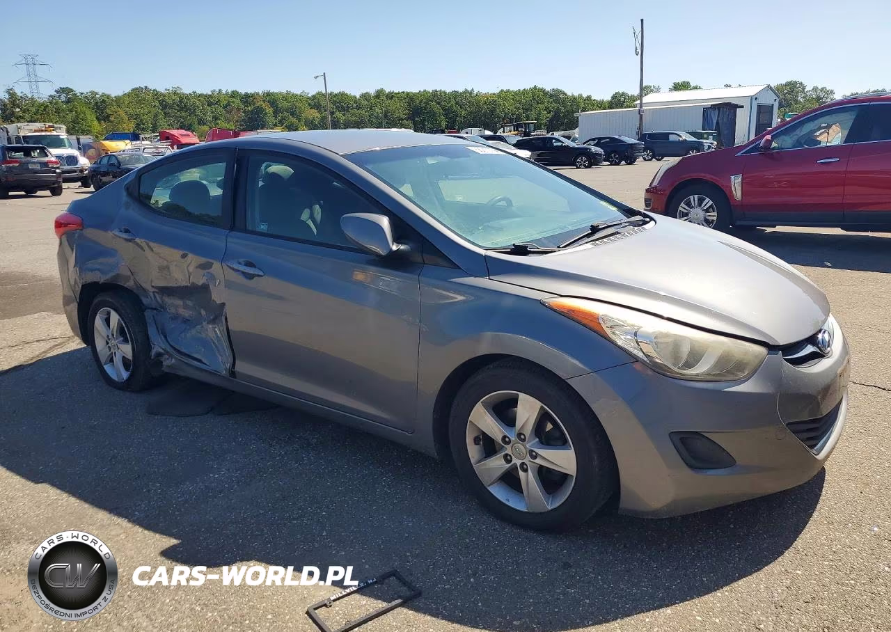 2013 Hyundai Elantra Gls VIN:5NPDH4AE5DH391070 - 4