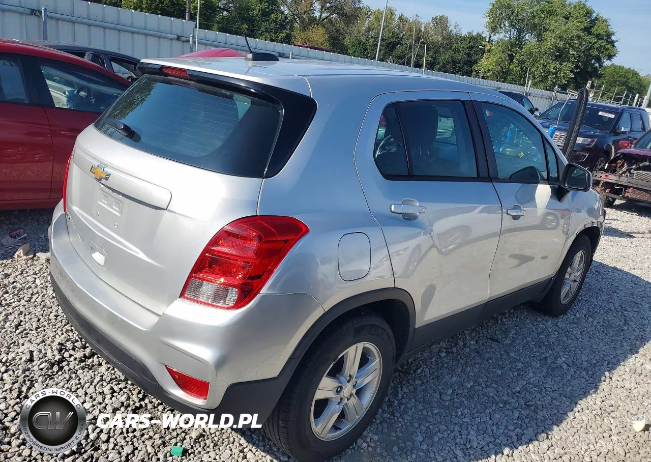 2019 Chevrolet Trax Ls VIN:3GNCJKSB2KL273457 - 3