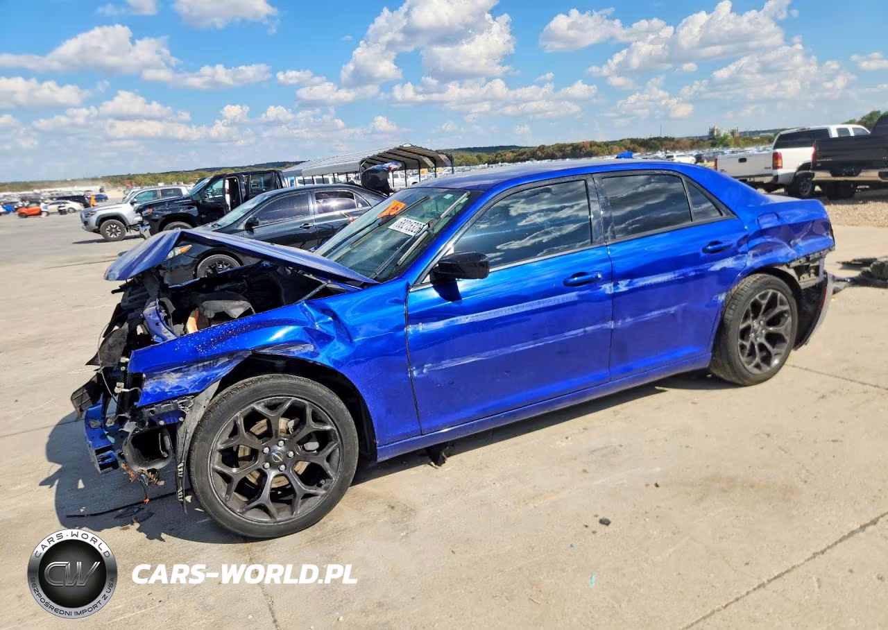 2019 Chrysler 300 Touring VIN:2C3CCAAG9KH581068 - 1