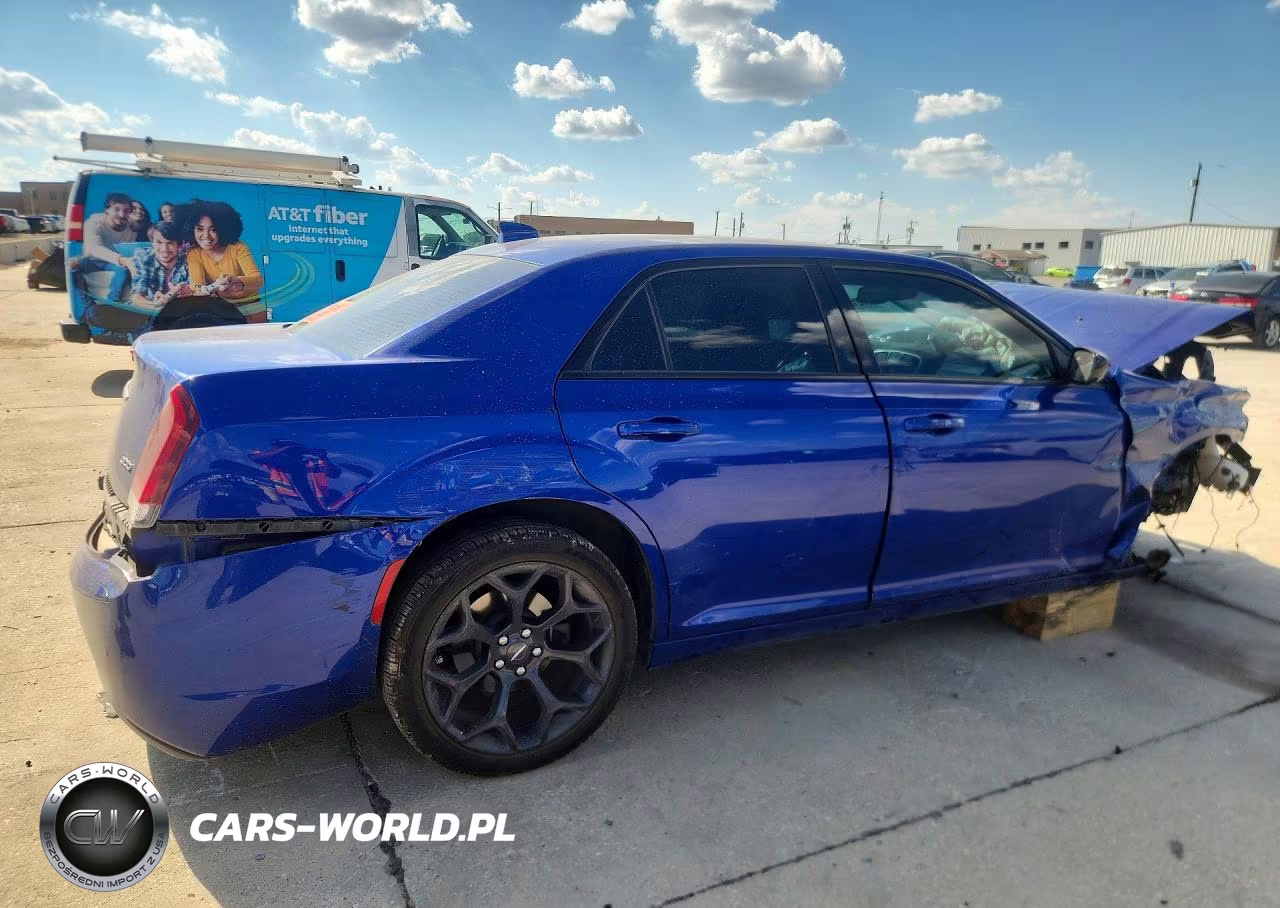 2019 Chrysler 300 Touring VIN:2C3CCAAG9KH581068 - 3