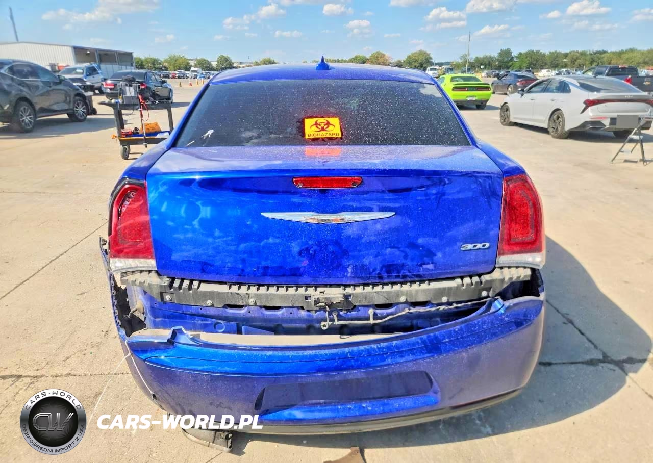 2019 Chrysler 300 Touring VIN:2C3CCAAG9KH581068 - 6